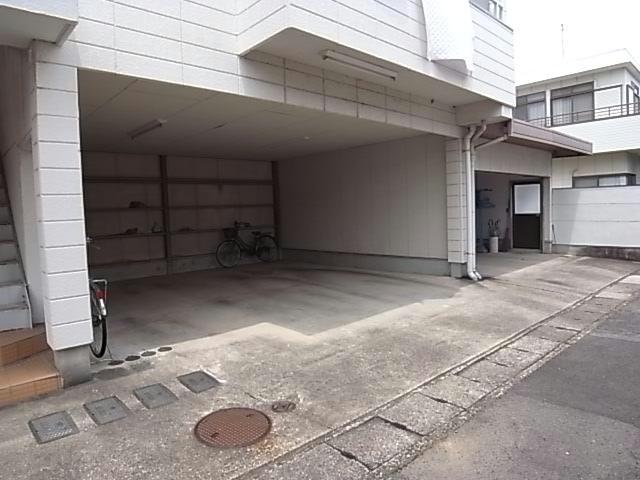 駐車場　駐車場