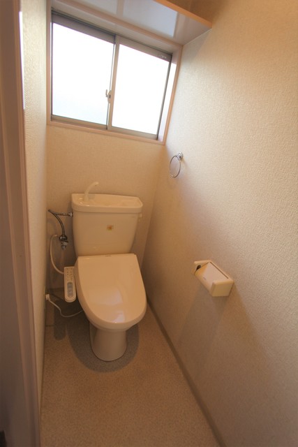 塩屋町戸建のトイレ写真