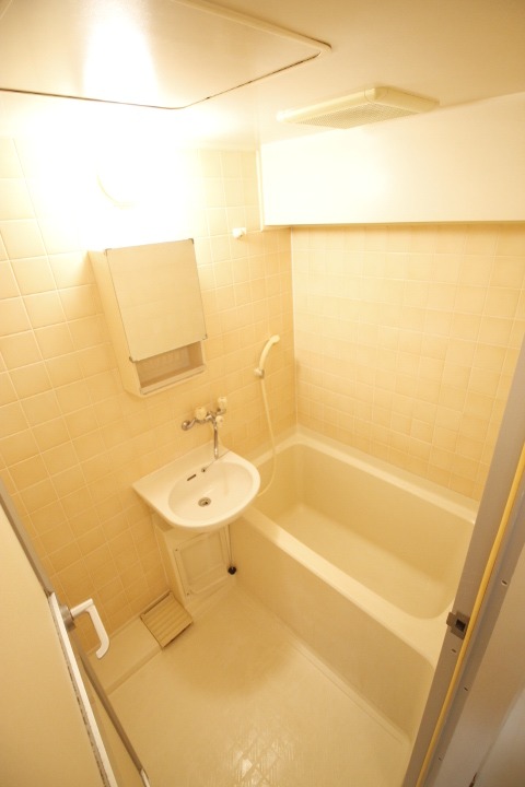 バス・シャワールーム　※他部屋参考写真