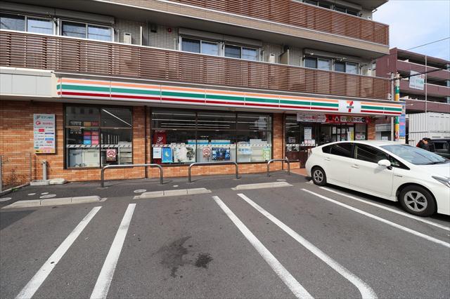 コンビニ　セブンイレブン（コンビニ）まで59m