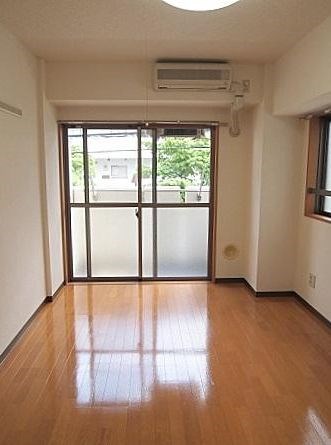 居室・リビング　綺麗なお部屋で快適にお暮しいただけます。