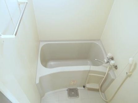 バス・シャワールーム　快適にご入浴して頂ける浴室です。