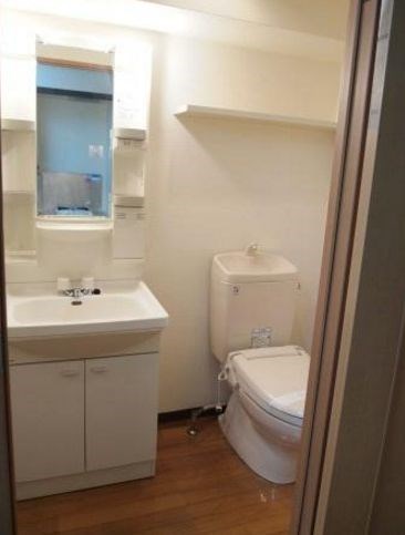 トイレ　風呂トイレ別仕様です。