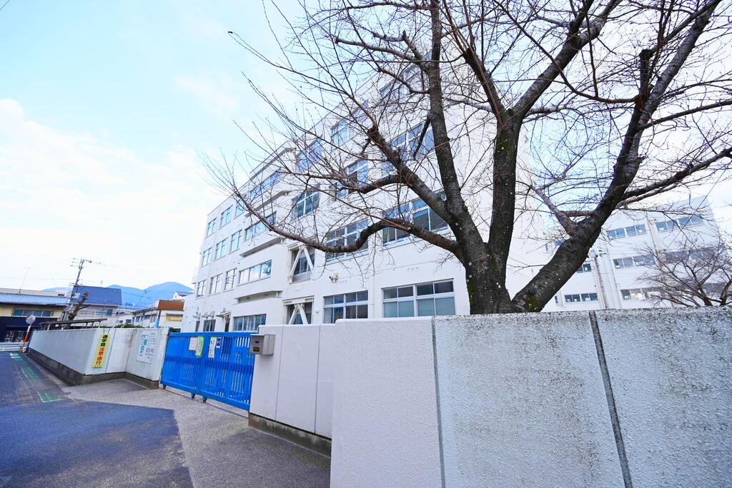 小学校　海田町立海田西小学校（小学校）まで423m