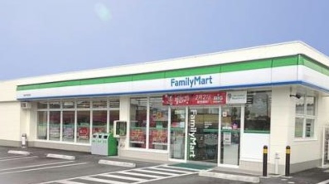 コンビニ　ファミリーマート代田橋店（コンビニ）まで595m