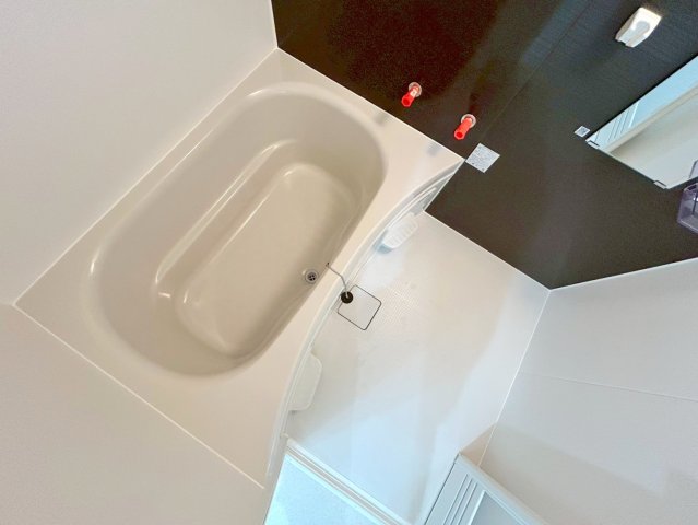 バス・シャワールーム　広めのお風呂は一日の疲れを癒してくれます。