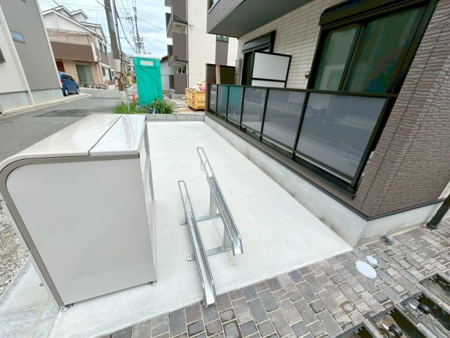 駐車場　敷地内には入居者専用の駐輪スペースもあります。