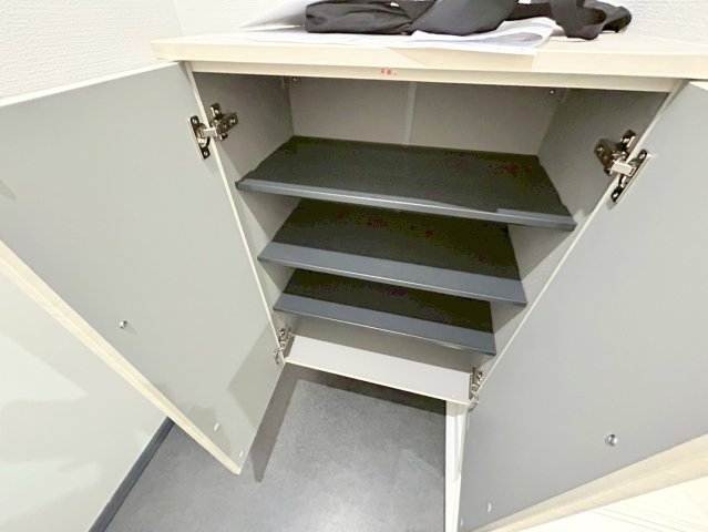 収納　大きいシューズボックスは靴がいっぱい入れれますね。