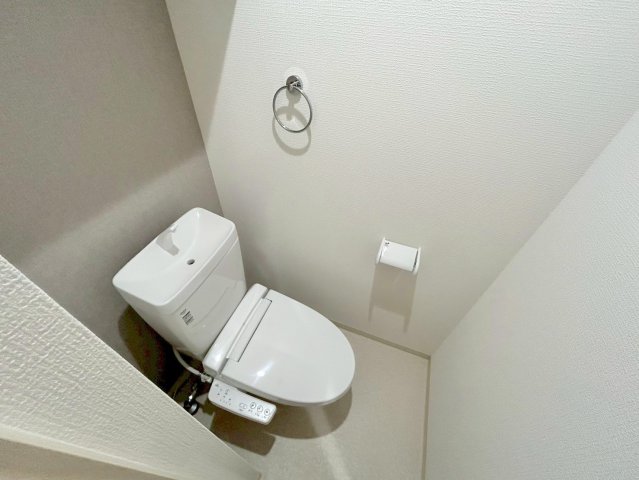 トイレ　綺麗なトイレにはウォシュレット標準装備です。
