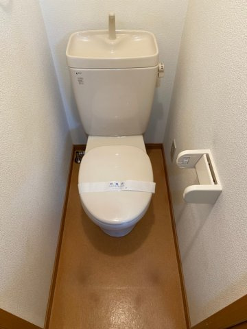 トイレ　別号室参考写真です