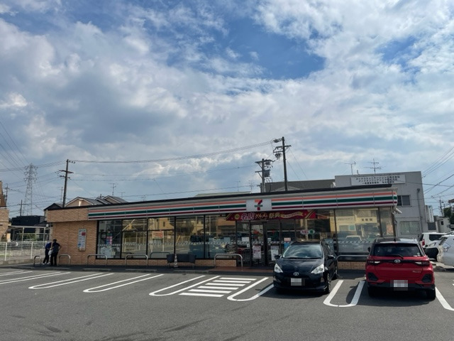 コンビニ　セブンイレブン 名古屋草平町店（コンビニ）まで242m