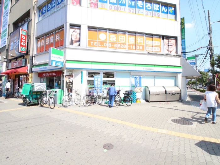 コンビニ　ファミリーマート（コンビニ）まで348m
