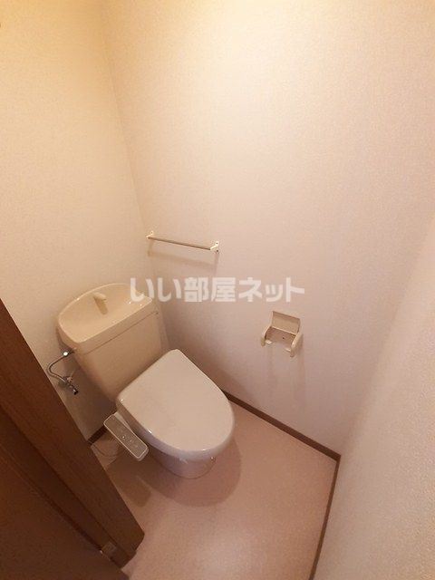 ＪＲ予讃線 赤星駅 バス乗車時間：6分 最寄りバス停で下車 徒歩7分 2階建 築25年のトイレ写真