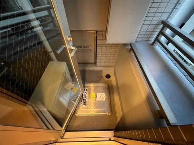 バルコニー　暖かな日差しのふりそそぐバルコニー