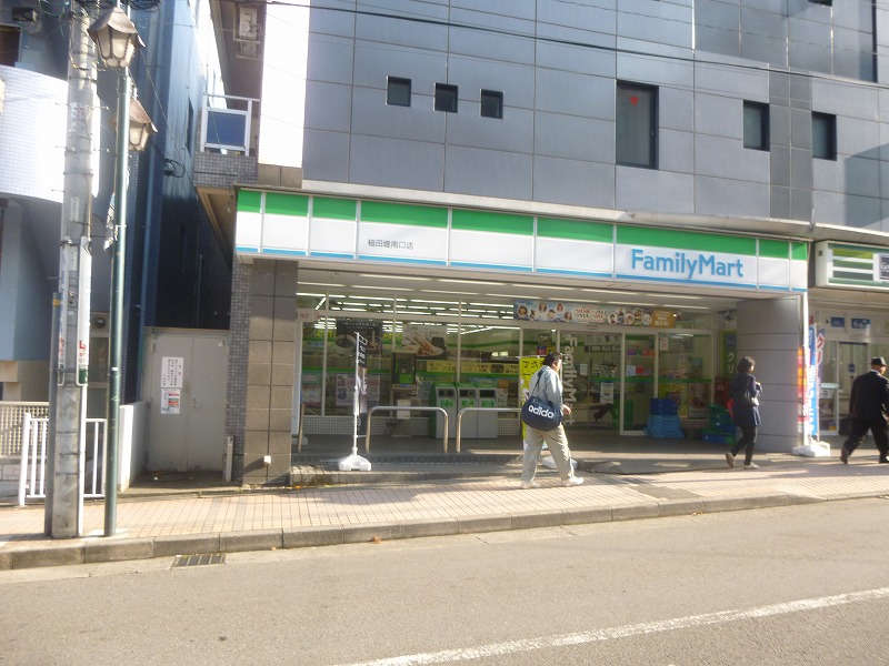コンビニ　ファミリーマート（コンビニ）まで476m