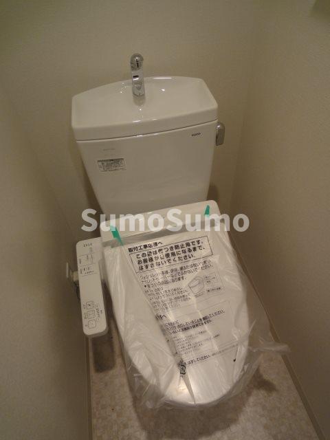 プレサンスジェネ新神戸ステーションフロントのトイレ写真