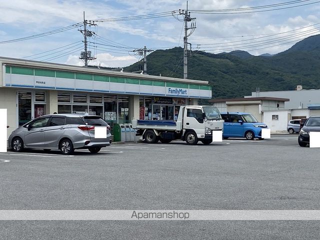 コンビニ　ファミリーマート（コンビニ）まで2104m