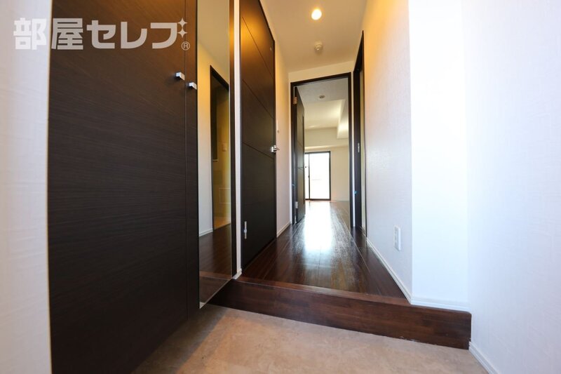 玄関　２０２号室写真
