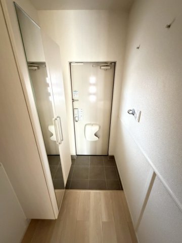 ＪＲ内房線 五井駅 バス乗車時間：23分 最寄りバス停で下車 徒歩3分 2階建 築1年の玄関写真