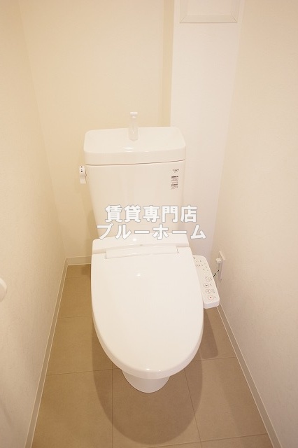 トイレ　温水洗浄便座付きのトイレです！