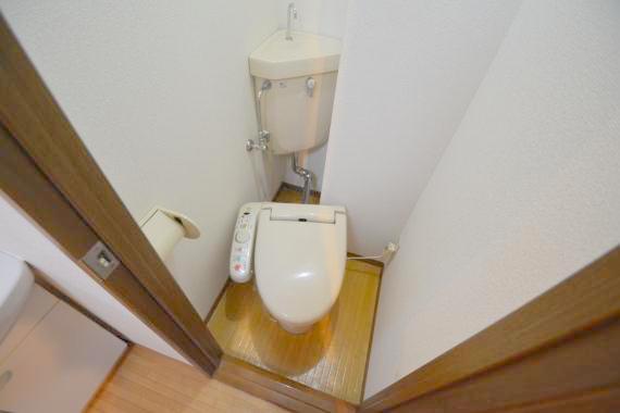 トイレ　綺麗なトイレにはウォシュレット標準装備です。