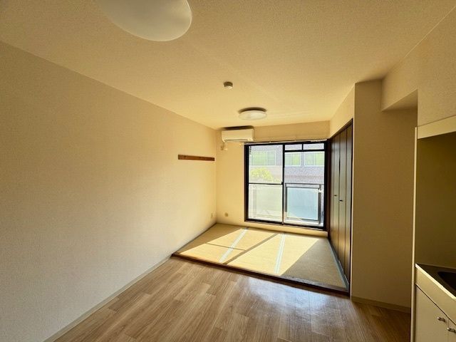 居室・リビング　こちらの居間で趣味の時間をお楽しみください