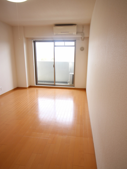 ランドマーク惣友の居間写真