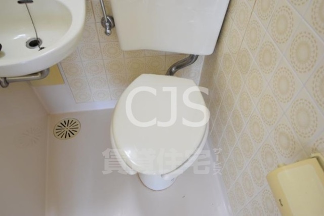近鉄大阪線 大阪上本町駅 徒歩5分 5階建 築45年のトイレ写真