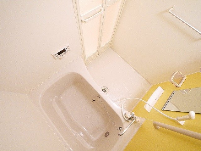 バス・シャワールーム　落ち着いた空間のお風呂です