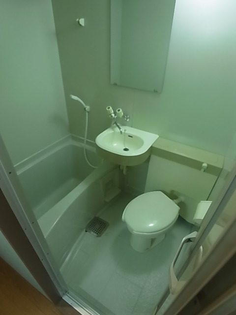 バス・シャワールーム　トイレとお風呂が一緒だとお掃除も便利ですよ