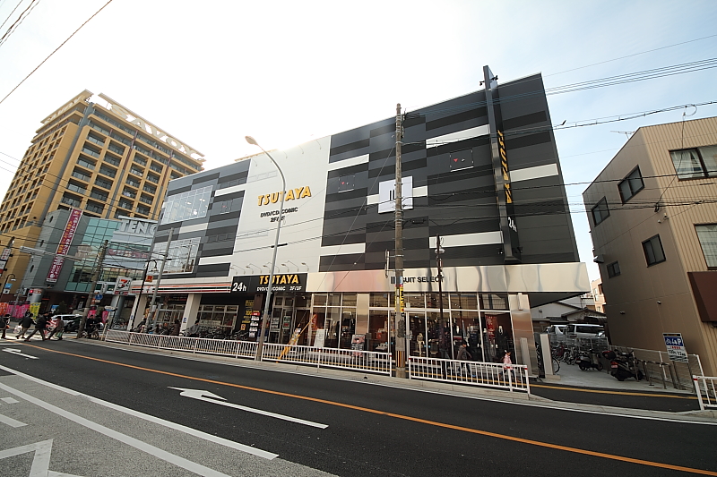 レンタルビデオ　TUTAYA西新店（レンタルビデオ）まで458m