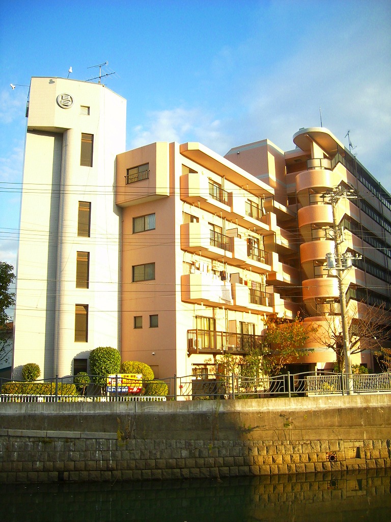 建物外観　サミットも近く便利で静かな環境