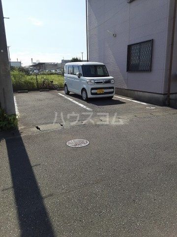 御前崎市池新田のアパートの駐車場