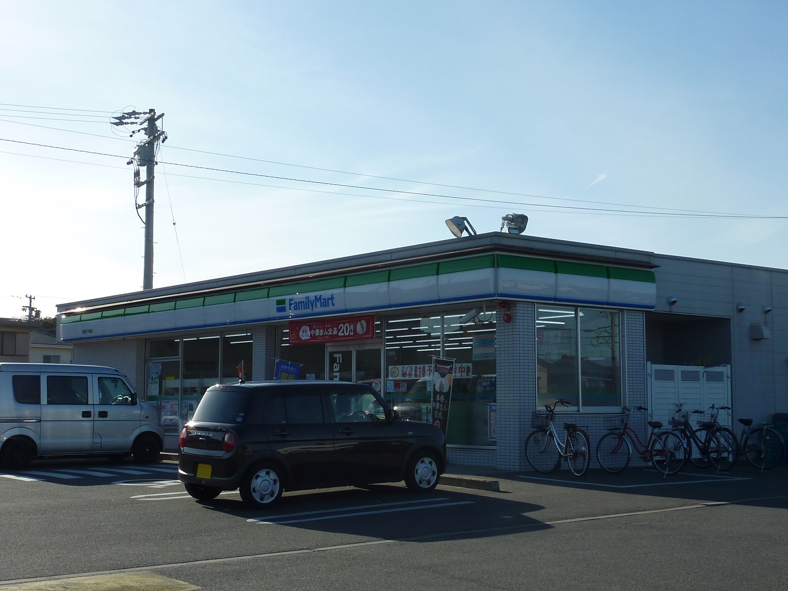 コンビニ　ファミリーマート鈴鹿千代崎店（コンビニ）まで378m