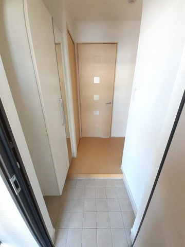 レジデンス根来の玄関写真
