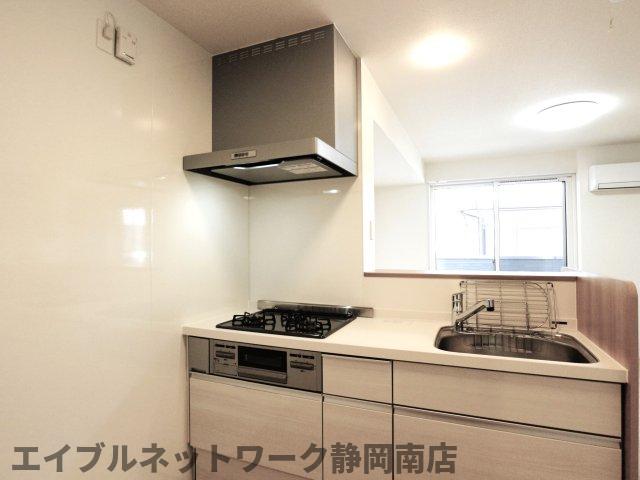 キッチン　コンパクトなキッチンで掃除もラクラク