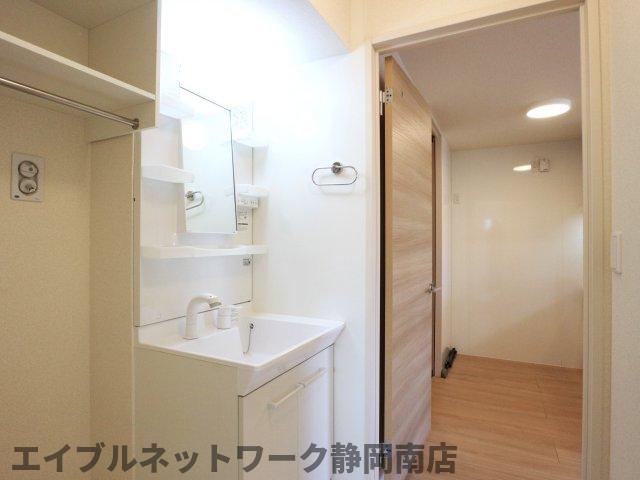 洗面設備　スペースが確保できる洗面所です