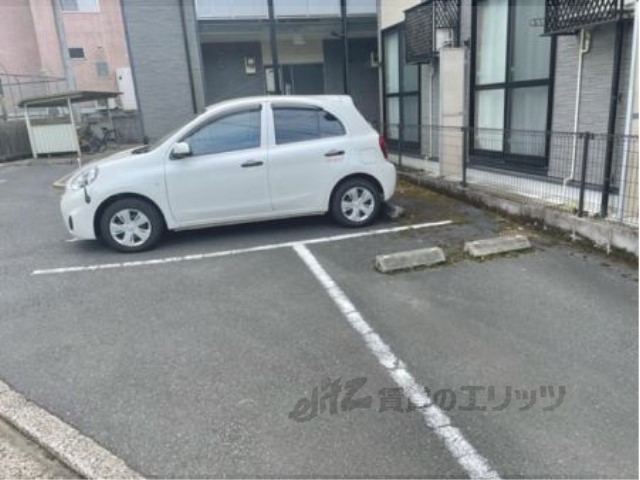 レオパレスサニーヒルの駐車場