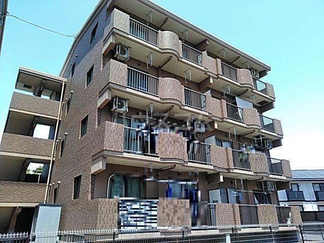 富士市鮫島のマンションの建物外観