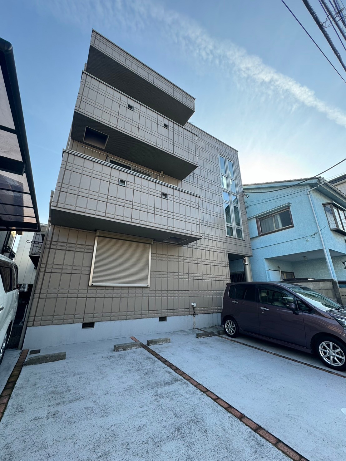 横浜市鶴見区平安町のマンションの建物外観