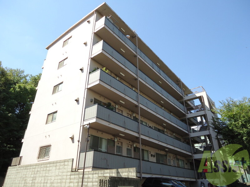 神戸市灘区一王山町のマンションの建物外観