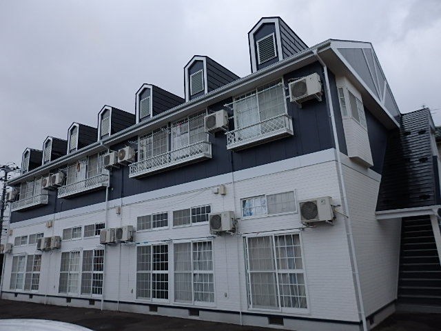 仙台市若林区六丁の目南町のアパートの建物外観