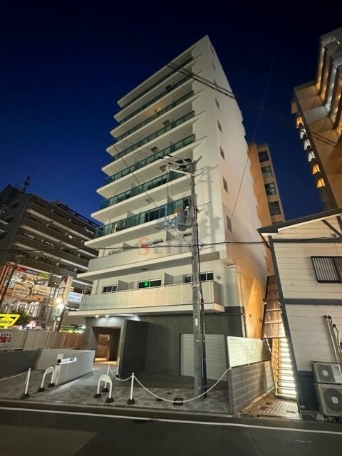 大阪市淀川区十三本町のマンションの建物外観