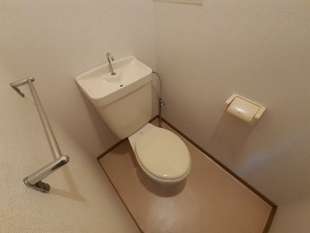 【八幡市美濃山宮道のアパートのトイレ】