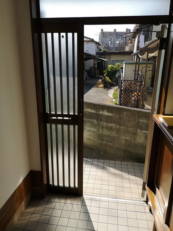 村上貸家の玄関写真