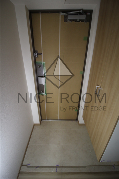 玄関　レオンコンフォート本町クレセント　玄関