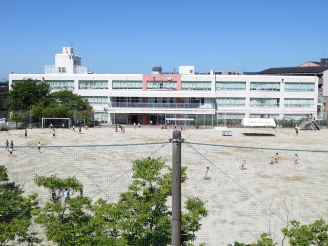 【シャルマンクロベ５の小学校】