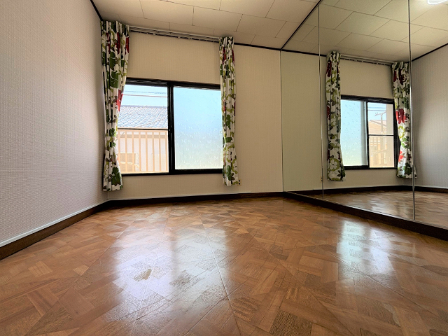 その他　片面ガラス張りのお部屋