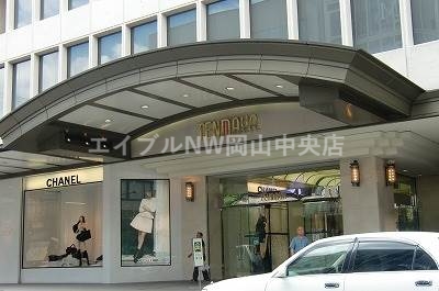 【岡山市北区内山下のマンションのショッピングセンター】