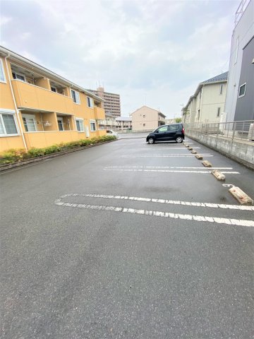 【クレセント　タツミIIの駐車場】